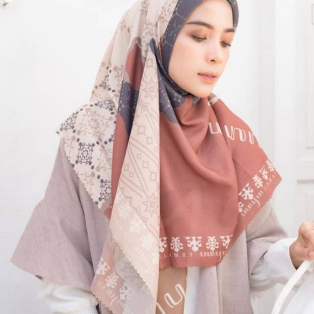 Kanaka scarf Raja Ampat by wearing klamby