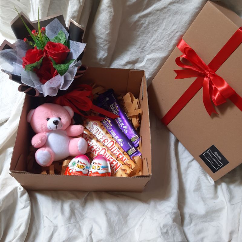 Gift box coklat mini bouquet boneka