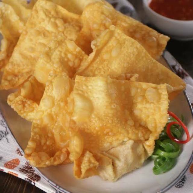 

Pangsit goreng / rebus