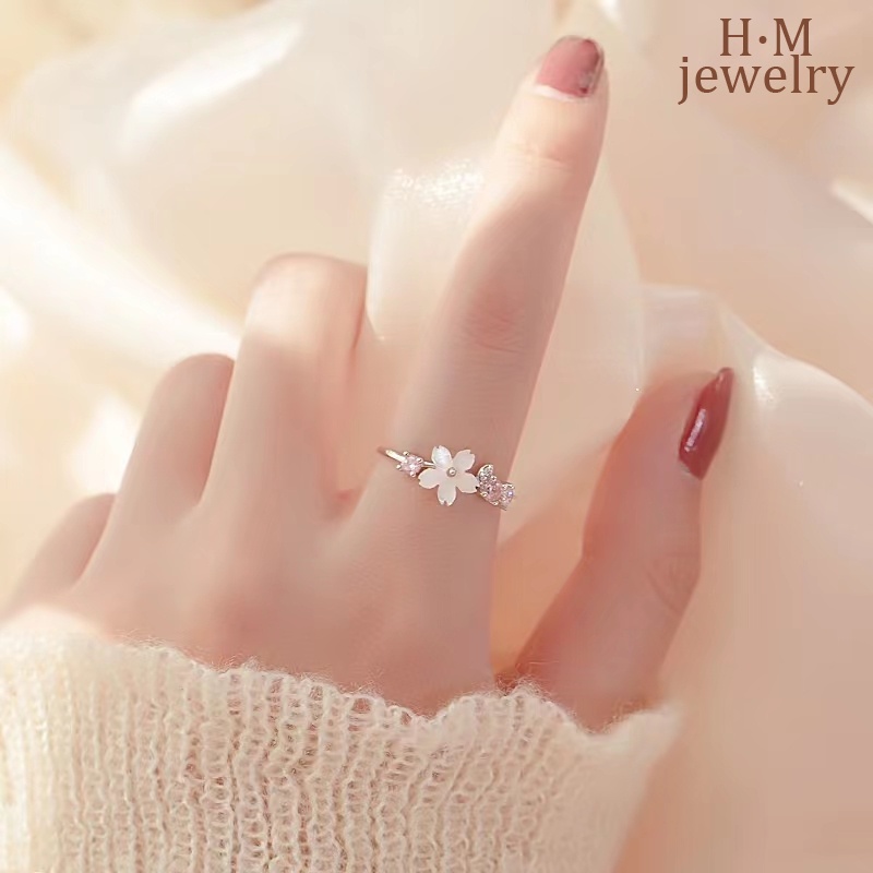 Cincin Bentuk Bunga Sakura Aksen Berlian Gaya Simple