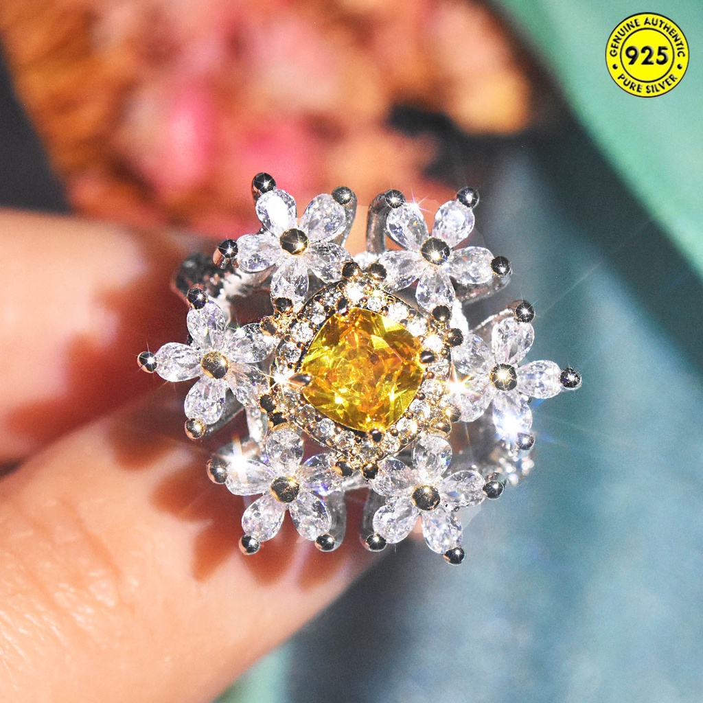 Cincin Desain Bunga Aksen Berlian Warna Kuning