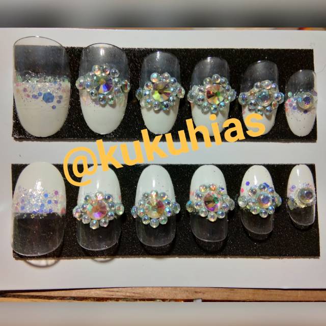 

Kukuhias wedding warna putih bening bergliter isi 10-12pcs free lem