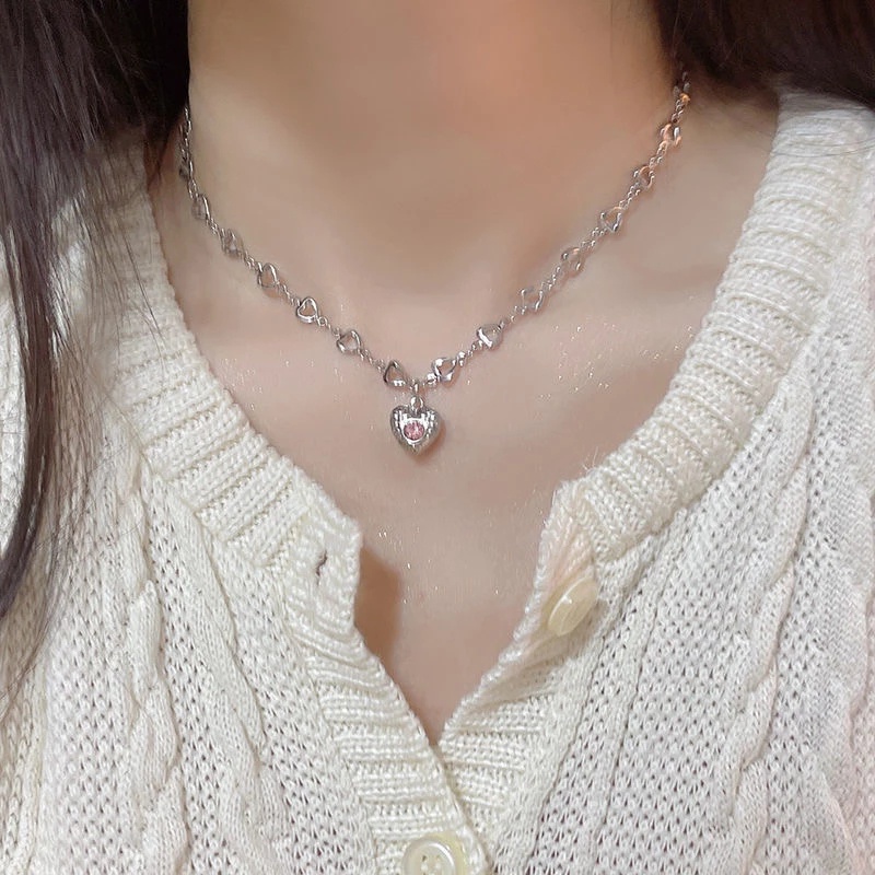 Kalung Choker Klavikula Hias Liontin Hati Berlian Warna Pink Gaya Vintage Punk Untuk Wanita