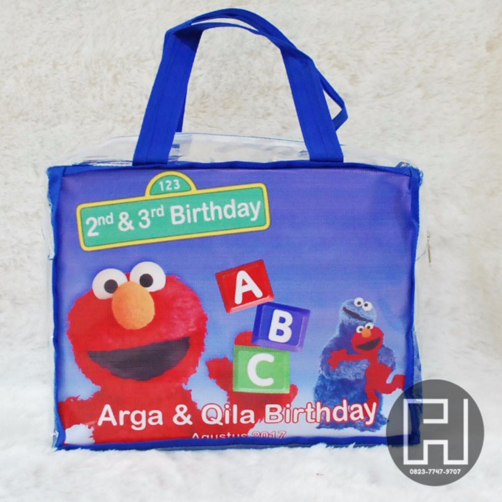 

Tas Ulang Tahun Mika Anak Sesame Street / Tas Resleting Souvenir Mika /Tas Kantong Ultah Mika