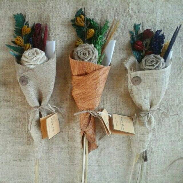 PRE ORDER BUKET BUNGA KERING UKURAN SEDANG