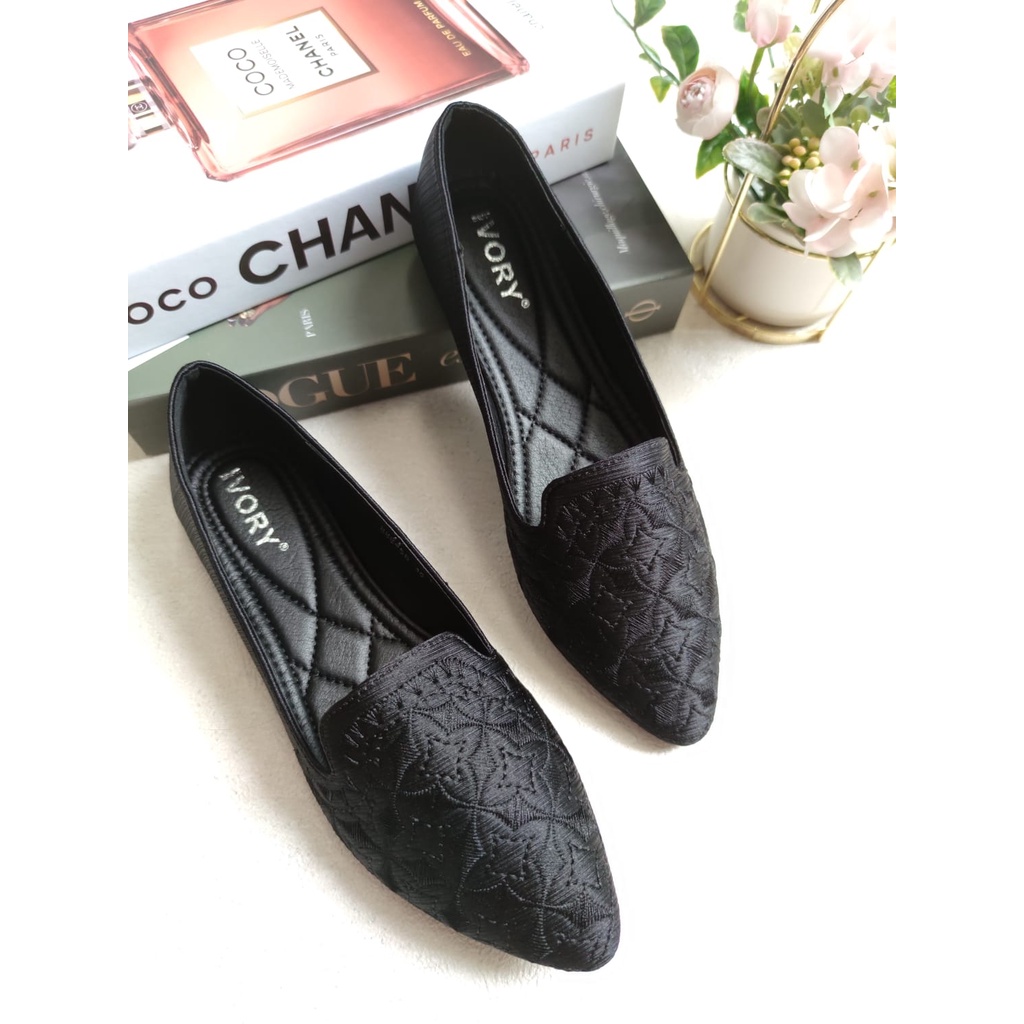 IVORY Sepatu Wanita Flatshoes Satin Lucu 999-56