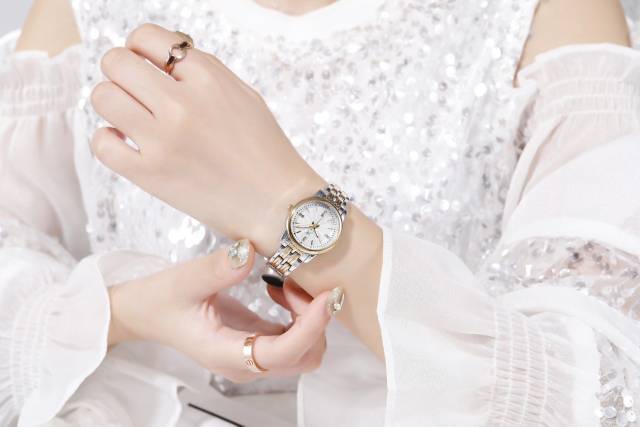 Jims Honey Timepiece 6003