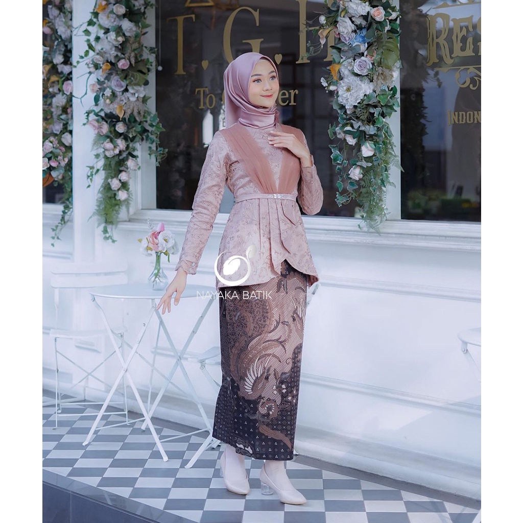 [MURAH &amp; BISA COD] BATIK KEBAYA COUPLE FREYA NIKITA TULLE MUTIARA KOMBINASI TUTU JARING | KEBAYA MODERN KEBAYA PESTA LAMARAN TUNANGAN | SET KEBAYA BRIDESMAID READY SERAGAMAN | BAJU COUPLE PASANGAN AVEENA