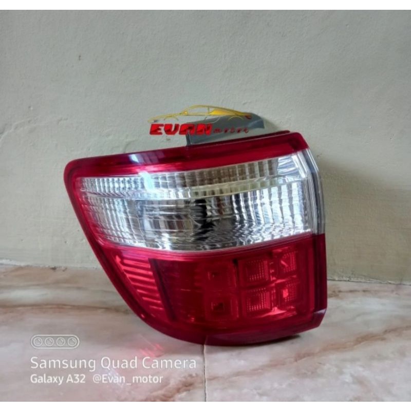 Stoplamp lampu belakang Toyota fortuner tahun 2010