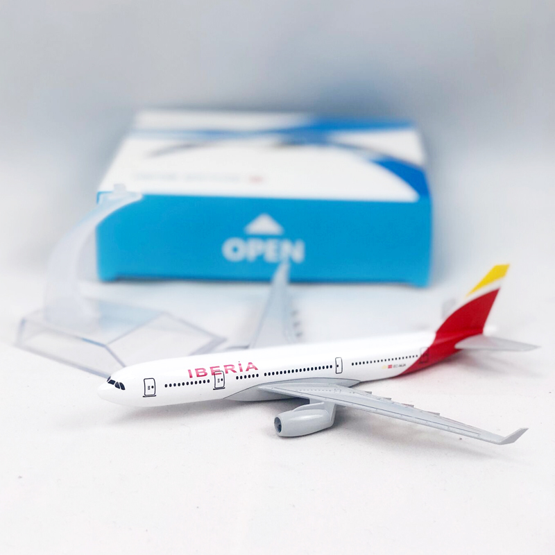 Iberia Airlines A330 Miniatur Diecast Pesawat Spain Airbus 330 Bahan Metal Ukuran 16CM