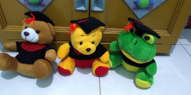 Boneka SNI wisuda karakter