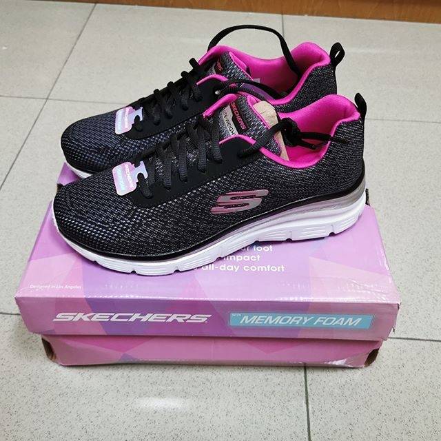 skechers memory foam lite weight