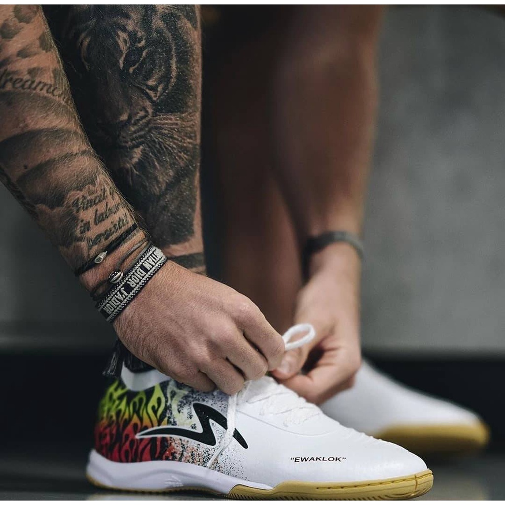 specs accelator lightspeed II IN EWAKLOK SE white sepatu futsal original legend series