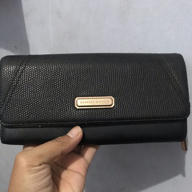 Dompet charles keith