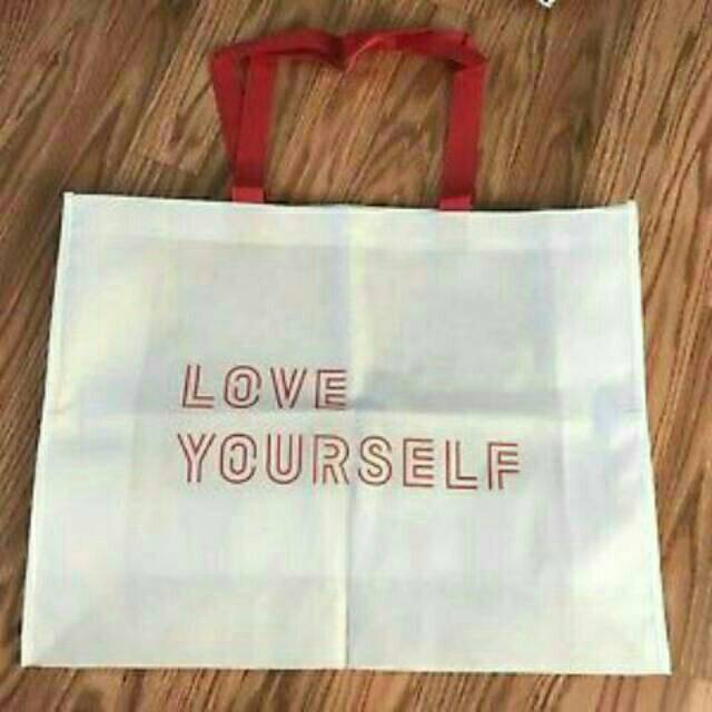 

Goodie Bag Spunbond Ukuran 33 cm x 5 cm x 29 cm Plus Custom Sablon