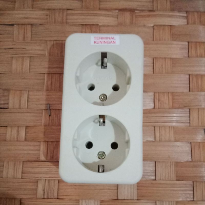 Stop Kontak Lubang 2 Uticon