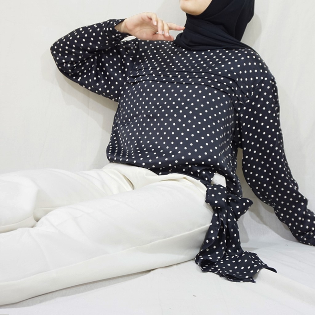 BLOUSE HITAM POLKADOT