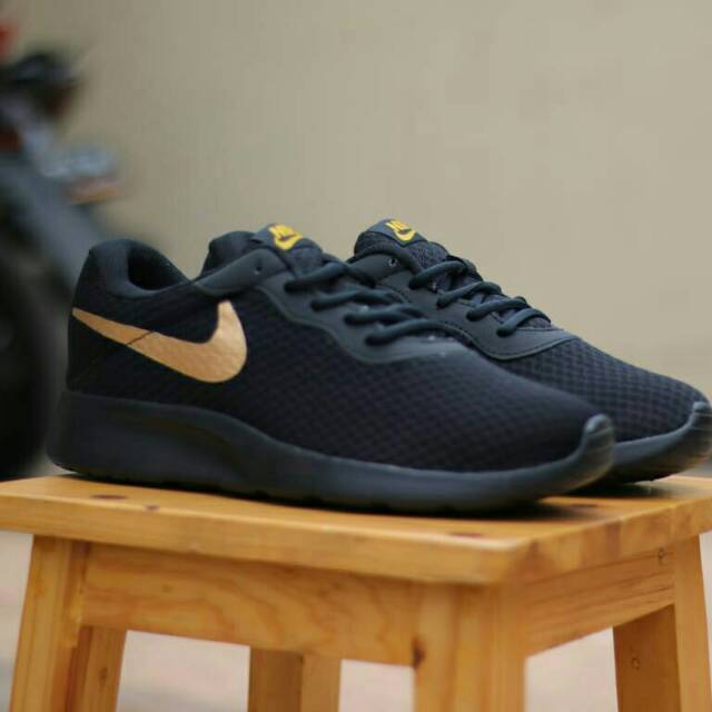 nike tanjun black and rose gold
