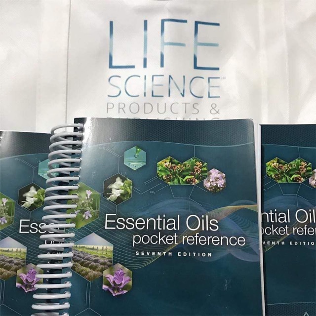 Essential Oil Pocket Reference Book Full Color Edisi Ke 7 Eopr