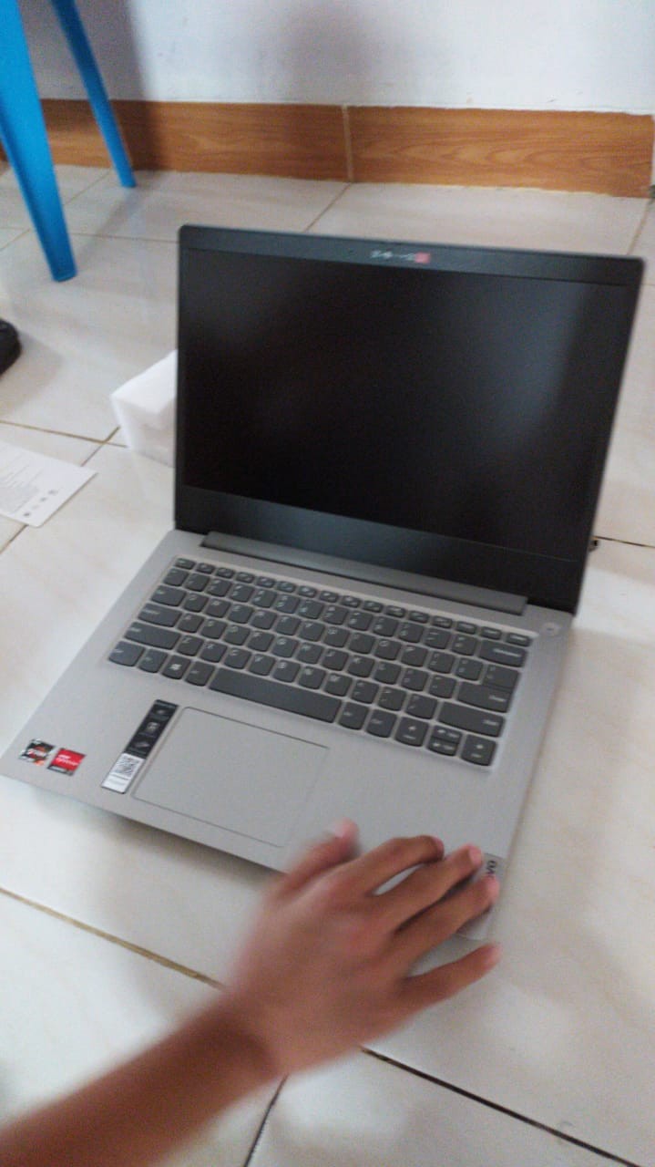 Lenovo IdeaPad Slim 3 - AMD Ryzen 7 4700 8GB 512ssd W10+OHS 14 FHD IPS