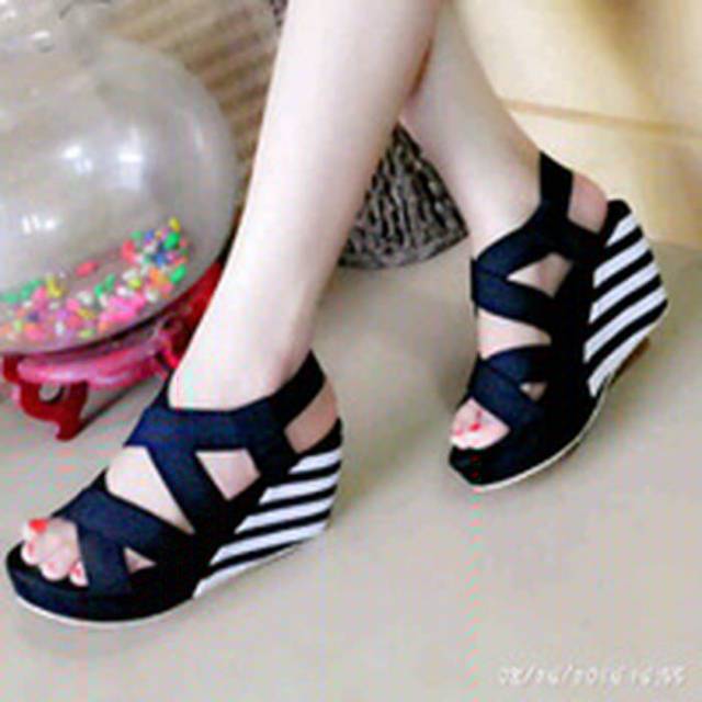Wedges Wanita Motif Belang Hitam-putim SF01