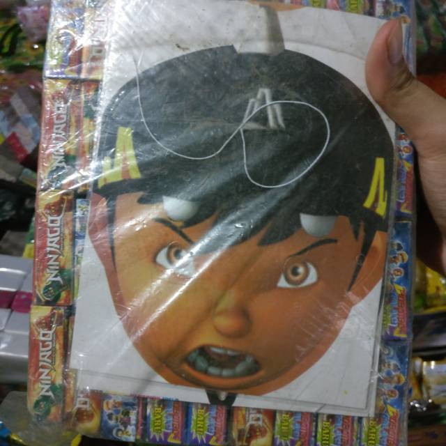 

Kotak kado berhadiah kejutan
