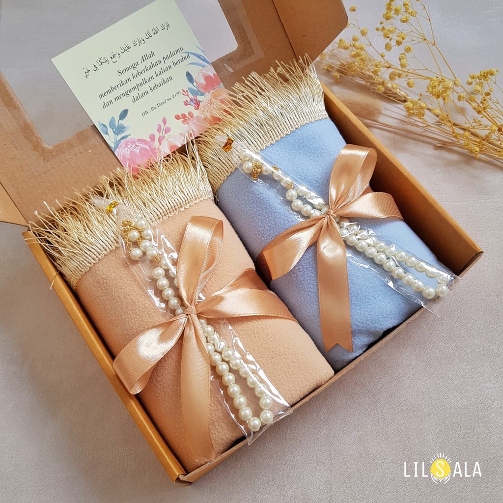 [BFL2] Sajadah Waterproof Wangi Polos Lembut Halus Free Tasbih Mutiara 33 Kado Pernikahan Hampers Wedding Tahlilan Kado Cewe Lebaran Hampers Lebaran/ Hampers Ramadhan