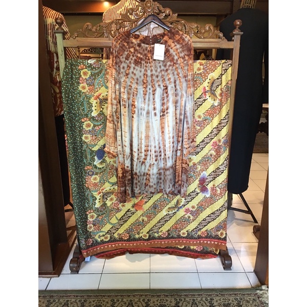 Windy tunik dian pelangi bahan santung