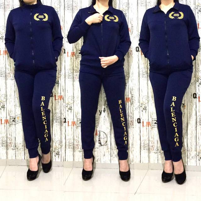 Stelan jaket scuba balenciaga 302 biru navi @125.000 Bahan:SCUBA PREMIUM STRECH DAN ADEM
LD:100CM