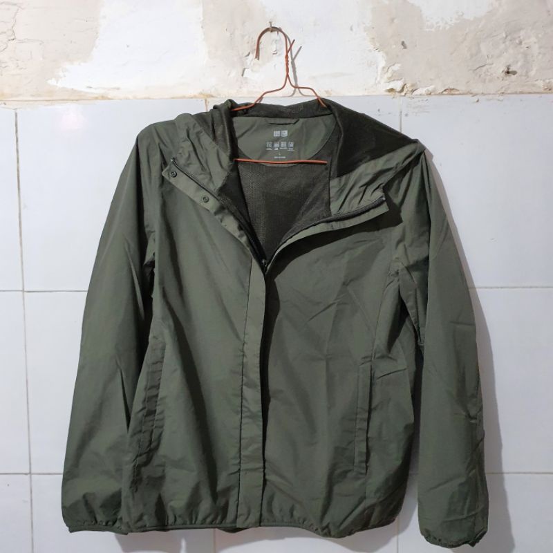 Preloved Uniqlo Blocktech Parka Jaket Wanita Hijau Army