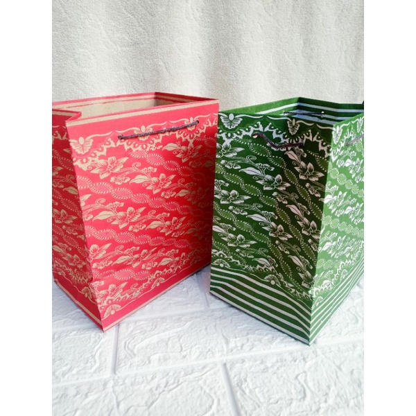 

paper bag motif/polos murah grosir ukuran R5 PxTxL ( 18x22x13 Kami langsung dari distributor