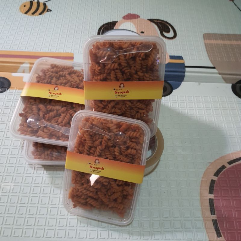 

Makaroni NonaNyegrak Box 190gram