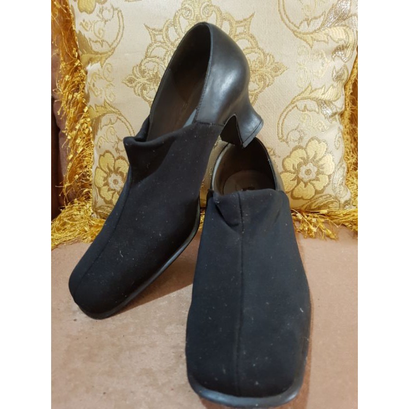 Preloved Sepatu Hitam Prima Classe size 39