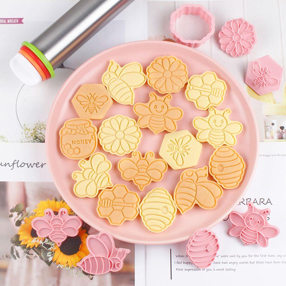 SOLIGHTER 8pcs/set Home Decoration Biscuit Mold 3D Cake Baking Tools Cookie Cutter Honey DIY Kitchen Supplies Cartoon Press Bee Theme