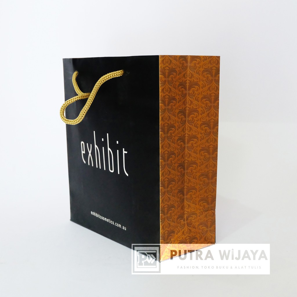 

Paper Bag (Tas Kertas) Exhibit Warna Hitam dan Batik
