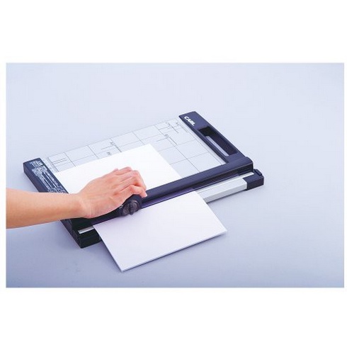 

PAPER CUTTER CARL DC-200 N