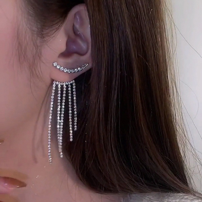 1 Pasang Anting Stud Tassel Panjang Aksen Berlian Imitasi Untuk Wanita