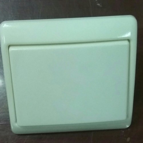 PERTUKANGAN PERLENGKAPAN LISTRIK SAKLAR ENGKEL BERKER ARSYS GERMANY