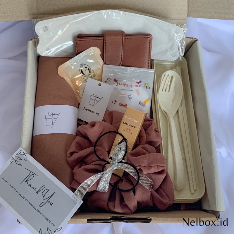 

BEIGE GIFTBOX | HAMPERS | KADO ULTAH | GRADUATION | Isi Pashmina Dompet Parfum Sendok Garpu