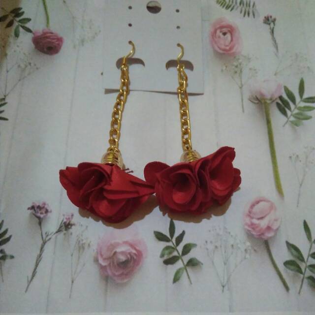 anting bunga rose merah