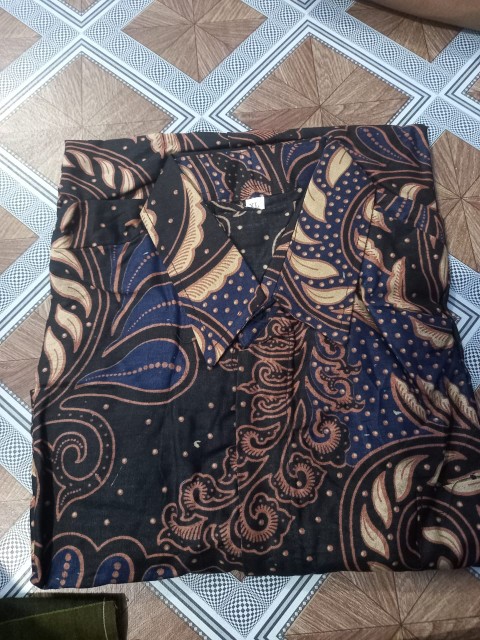Kemeja Batik Pria Lengan Pendek     M  L  Xl