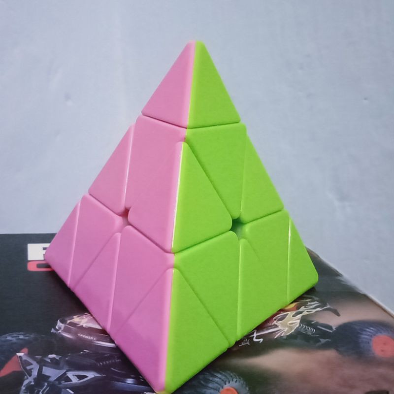 Rubik 3x3 magicCube bentuk piramida segita