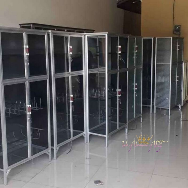 Lemari Dapur Rak Piring Full Kaca Pintu 2 Bahan Alumunium
