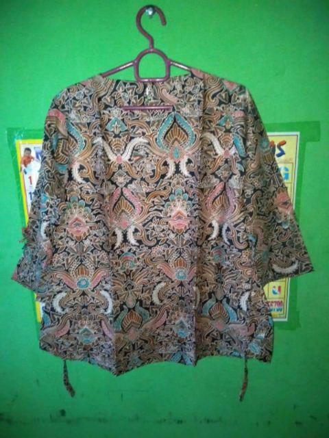 Batik Dianputri | Couple Batik Wanita Blazer Monochrome Motif Garis Seragam Batik Atasanwanita