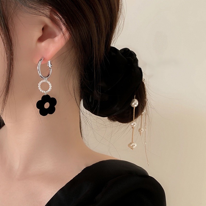 Anting Rumbai Panjang Aksen Mutiara Warna Hitam Gaya Retro Korea Untuk Wanita