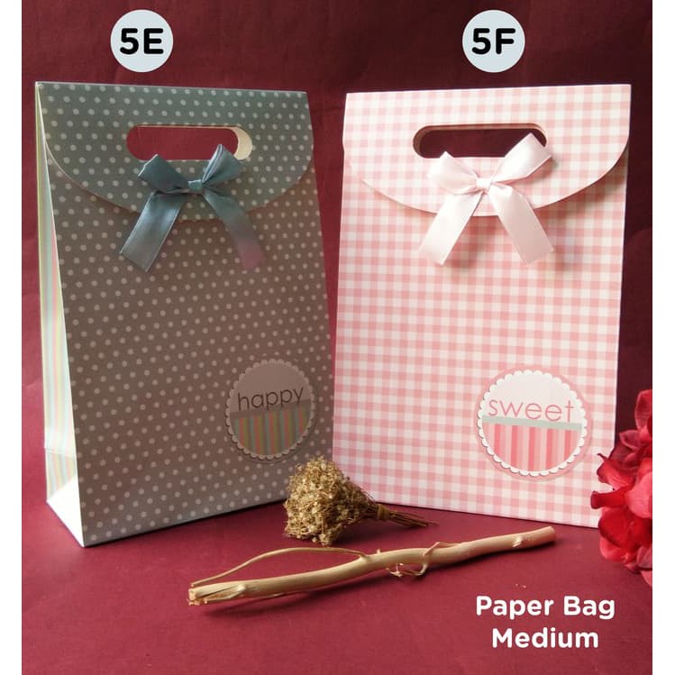 Magazijn kwaadheid de vrije loop geven Trots Jual Paper Bag Motif / Tas Kertas Kado / Tas Ulang tahun - M VERSI 3 Murah  | Shopee Indonesia