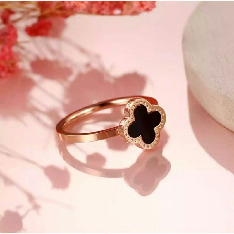 [COD] Cincin titanium rosegold/Motif bunga tiffany clover hitam/Ukuran 6 7 8 dan 9/Anti kara dan tid