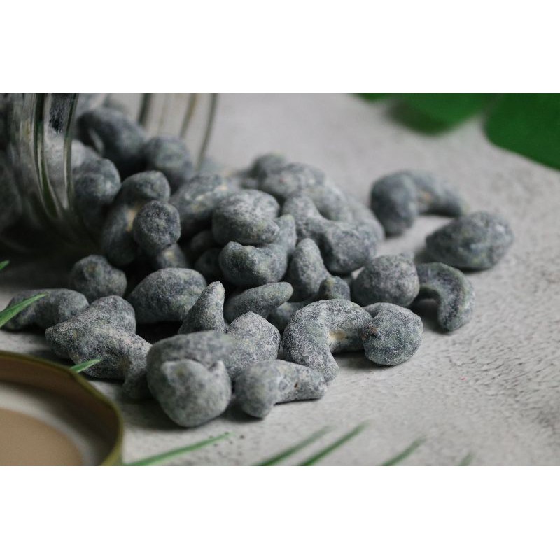 

Kacang Mete Rasa Blueberry Asli Wonogiri | Kering Tidak Lengket