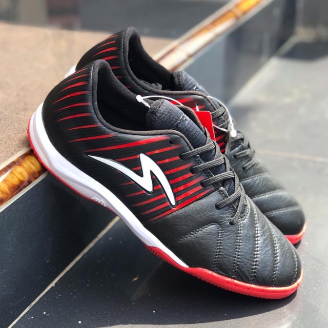 Sepatu Futsal Specs Barricada Lea 19 IN Black