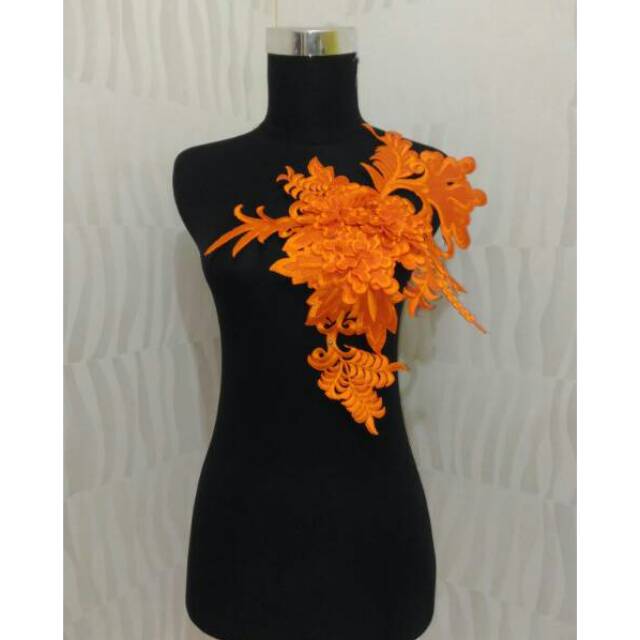 Renda bordir bunga timbul gendis